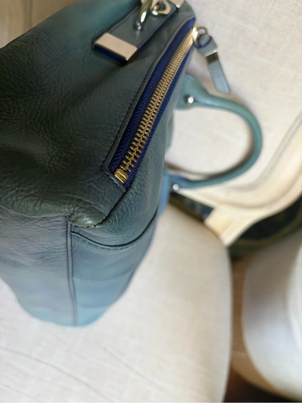 NWT Tre Vero Luxurious Italian Leather Satchel Handbag in blended Teal and Green